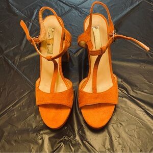 NWOB Olivia Miller Suede T-Strap Platform Sandals